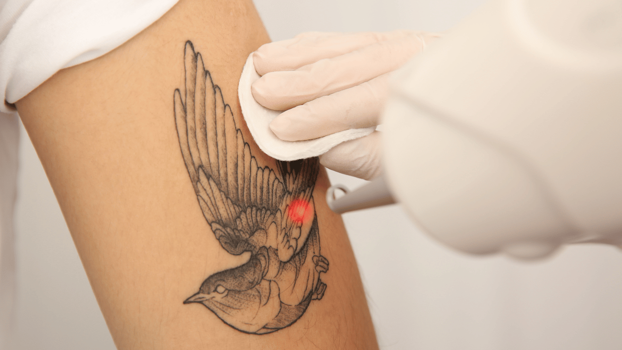 Fortgeschrittene Tattoo Schulung mit Meistertechniken unter professioneller Anleitung