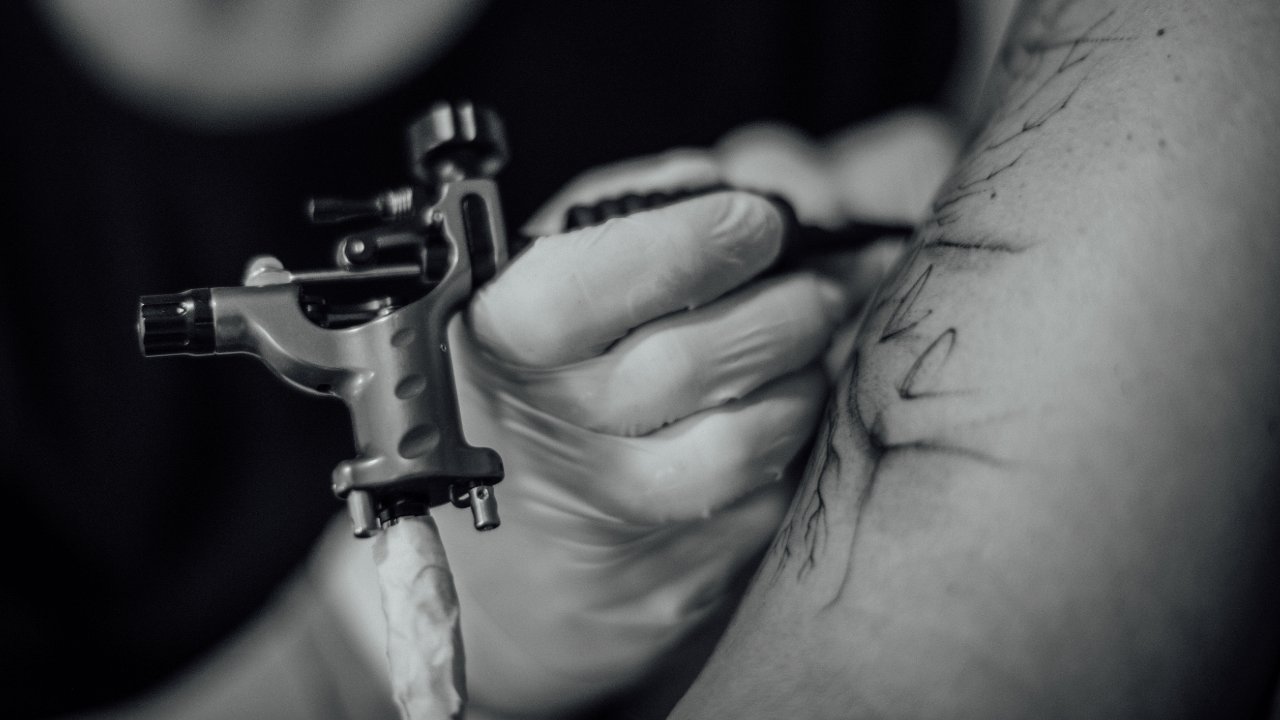 Professionelle Tattoo Schulung: Meistere fortgeschrittene Techniken und Spezialisierungen